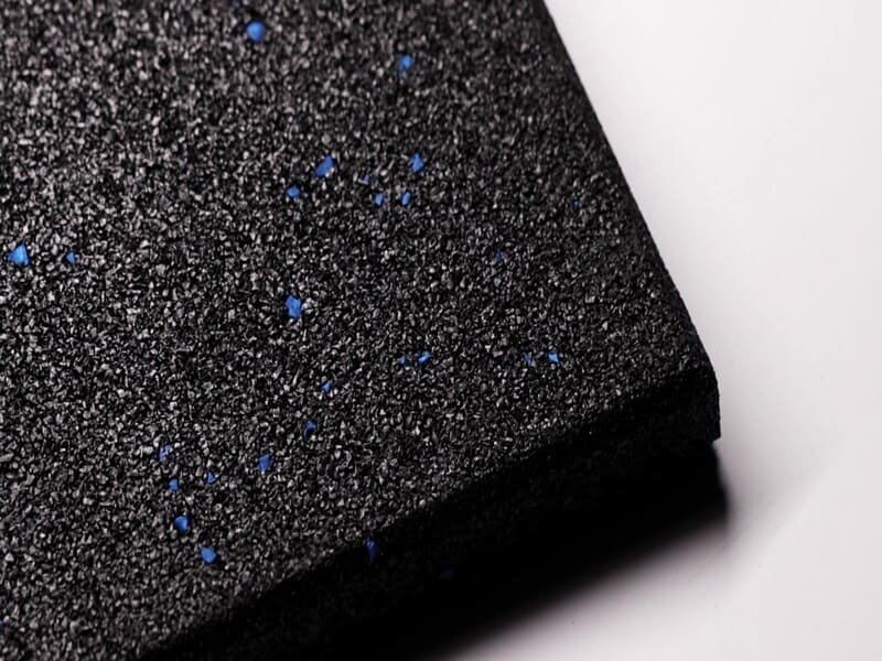 أرضيات مطاطية عالية الأداء في منطقة القلب